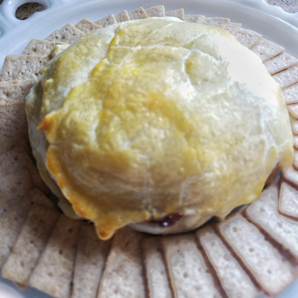 Baked Brie With Fruit Spread